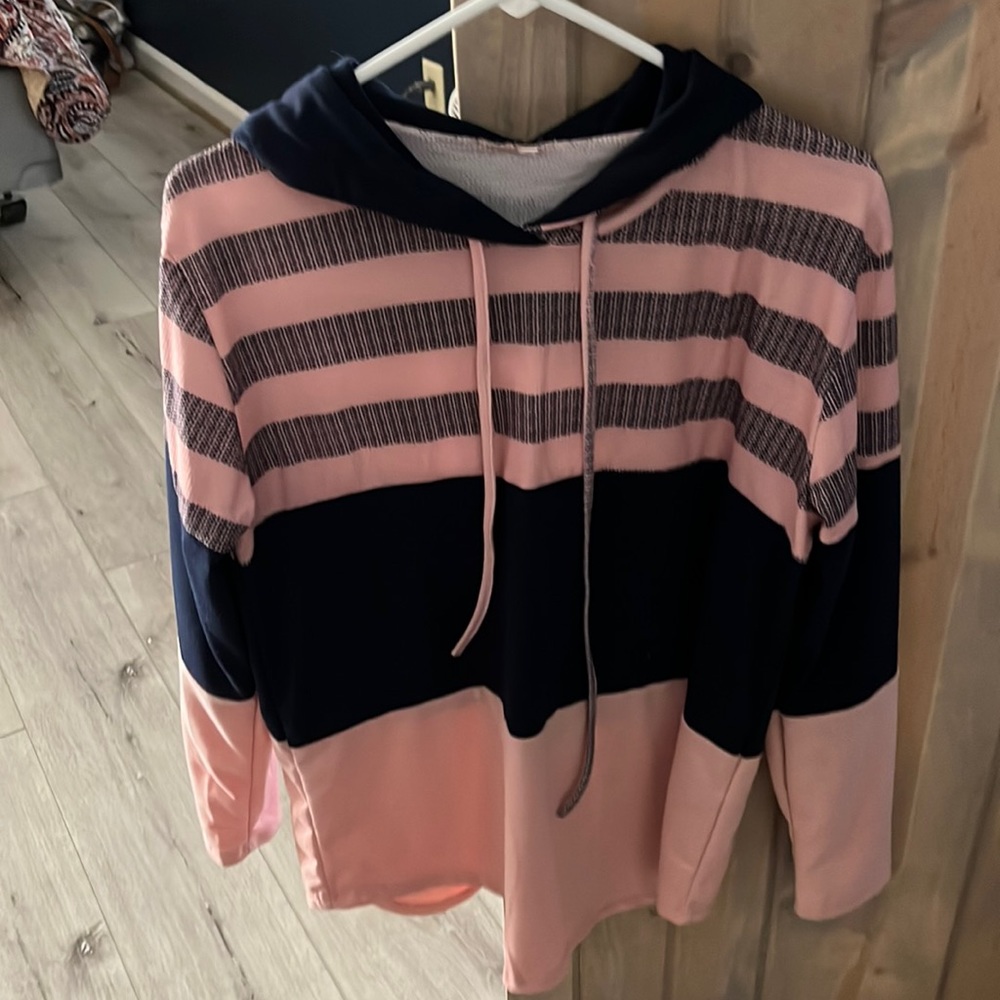 Size medium. Boutique find. Great condition